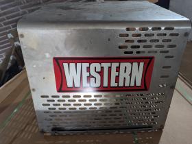 68501 Western Stainless Steel Salt Spreader Gas Engine Cover Steel Regular Capacity