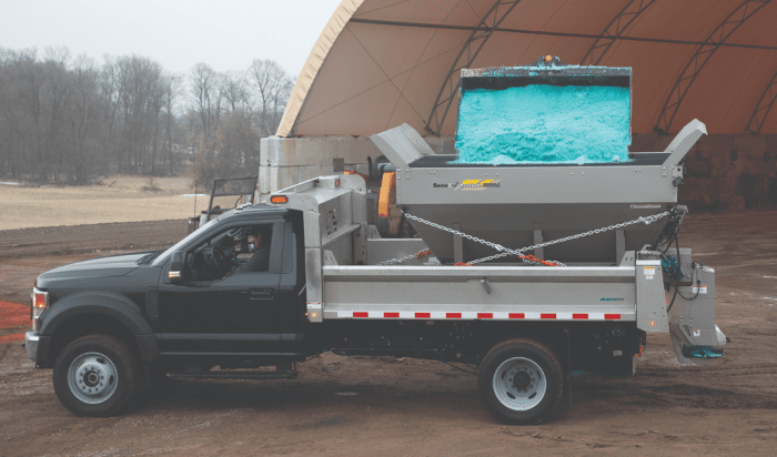 SnowEx Renegade 5 Yard Helixx Auger Hopper S500A 9 Ft Salt Spreader Stainless Steel Electric 