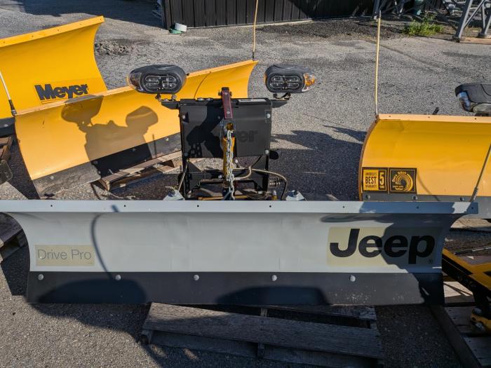 Jeep Demo Model Drive Pro 6'8 Meyer SUV Wrangler Gladiator Personal Plow SOS LED